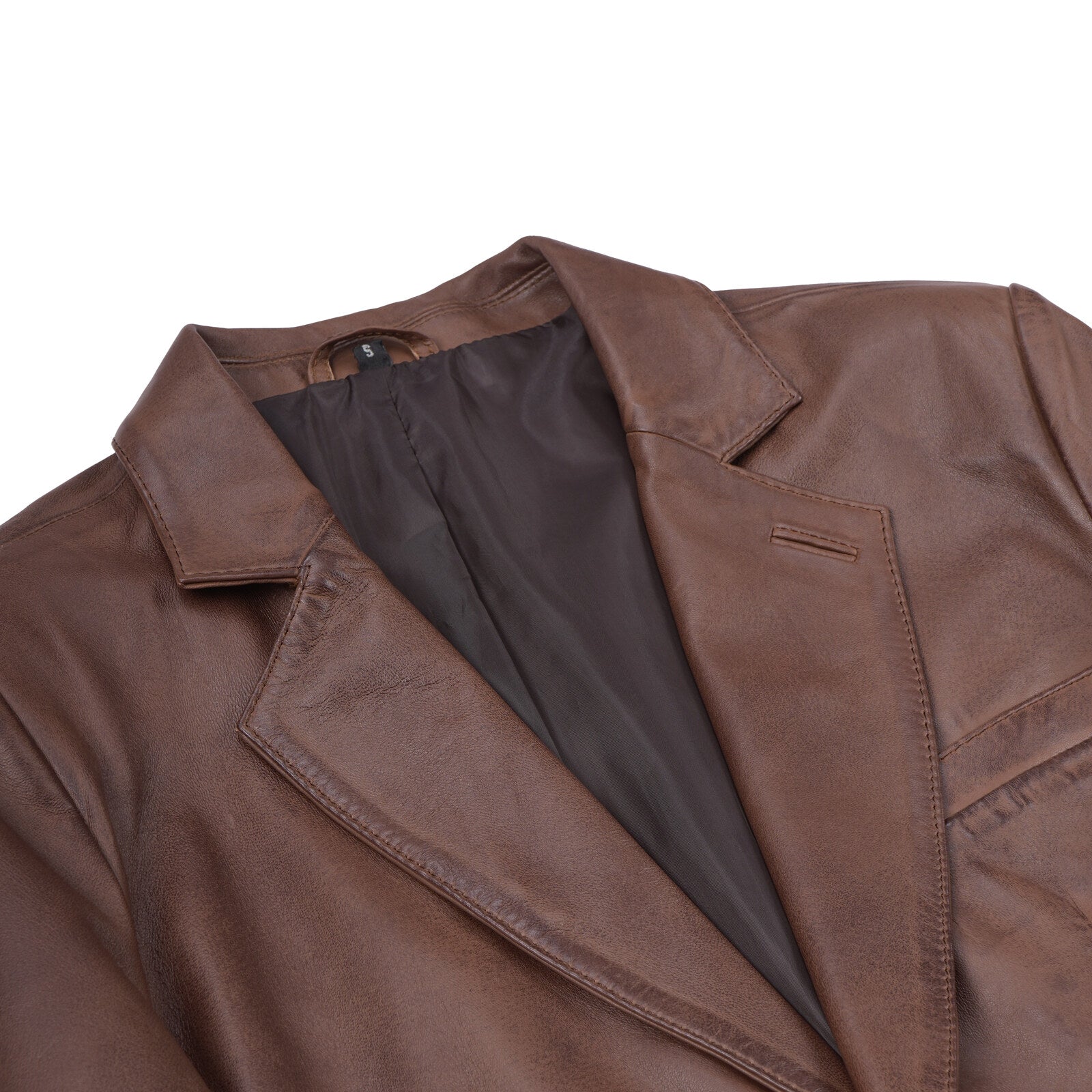 SHARP LAPEL, CLEAN SHOULDER